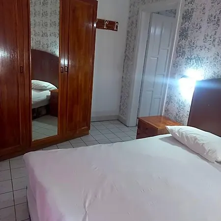 Delphin Hotell 2*