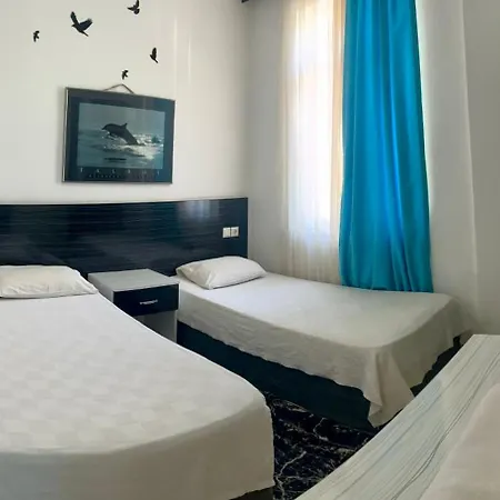 Delphin 2* Side